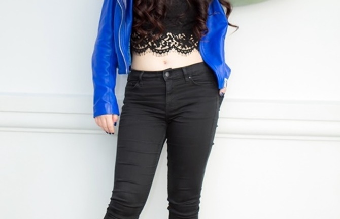 Hương Tràm tự tin khoe thân hình gợi cảm trong MV mới