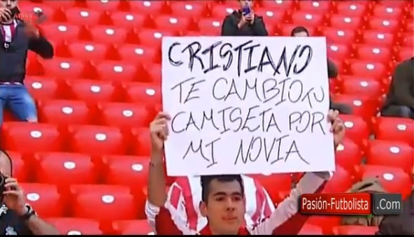 Hot boy đòi đổi người yêu lấy áo đấu của Ronaldo