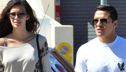 Sao Arsenal bị bồ cũ tố quay lén cảnh yêu trong khách sạn