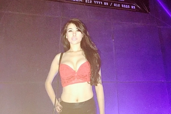 Nữ DJ Việt nóng bỏng được fans Campuchia chào đón