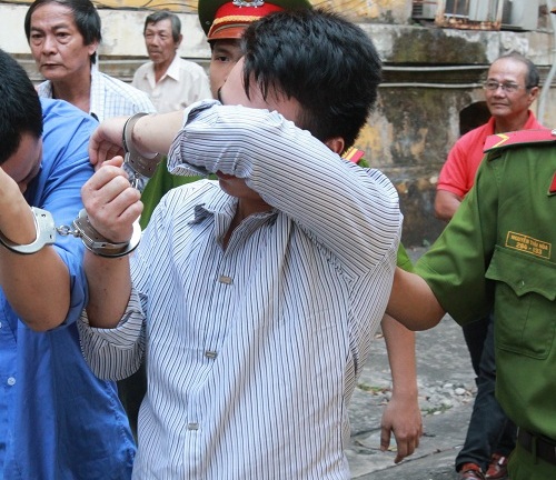 Nam thanh niên chém người vì bạn gái bị chửi