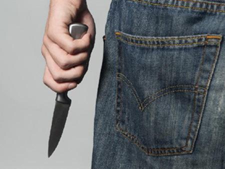 Không thấy người cần đánh, xử luôn cha và anh trai đối thủ