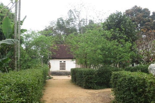 Xót xa người vợ ôm con trai 8 tuổi “hiến mình” cho Hà Bá