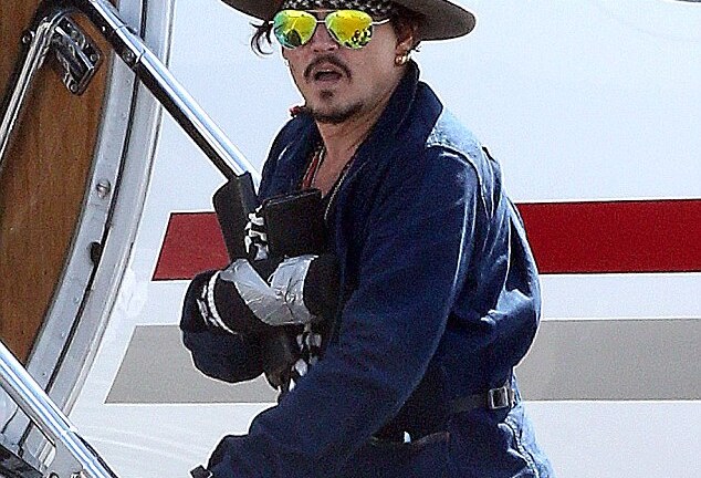 Johnny Depp bỏ dở vai diễn vì dính chấn thương