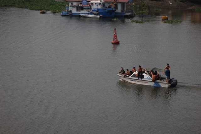 Cãi nhau với bạn gái, nam thanh niên nhảy cầu tự tử