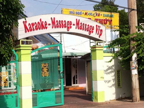 Thẩm phán vào nhà nghỉ với nữ đương sự: Đương sự 'tố bị lừa'