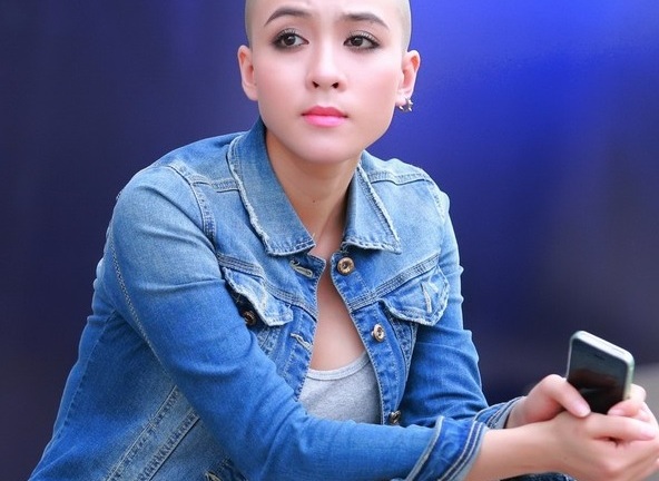 Ngắm nhan sắc “mỹ nhân đầu trọc” gây sốt vòng Audition Vietnam Idol 2015