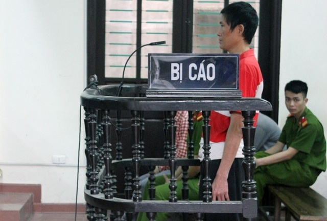 Đuổi con 'đi chơi' để giở trò đồi bại với bé 7 tuổi