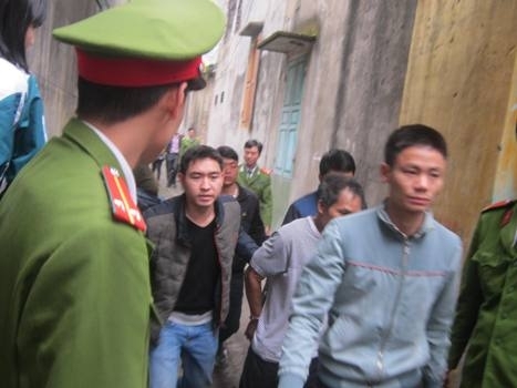 Đánh bố trọng thương, tiếp tục đánh bạn đến chết