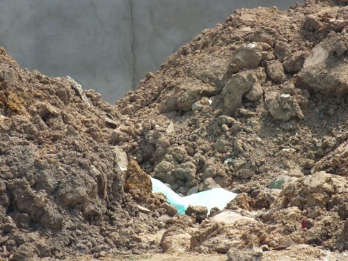 Phát hiện thi thể người cháy đen ở khu đất trống nghi bị đốt từ nơi khác