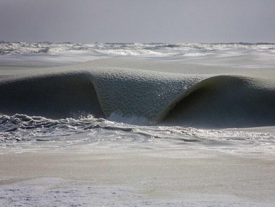 Điều tra nghi án mẹ lôi 2 con xuống biển cho chết rồi tự tử