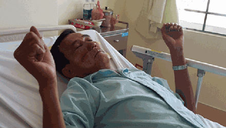 Hô hoán người nhà ra đánh đại úy cảnh sát trọng thương