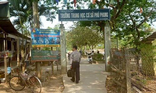 Học sinh lớp 9 bị đâm chết ngay trước cổng trường sau khi tan học