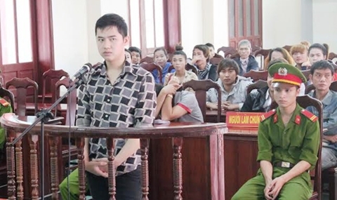 Một ca sĩ bị phạt 10 năm tù vì đâm chết đồng nghiệp