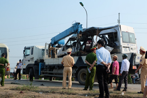 Khởi tố vụ 2 xe khách đâm nhau làm 5 người tử vong