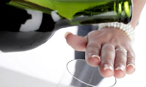 Vì sao tiếp tục bảo lưu đề xuất cấm bán rượu bia sau 22h?