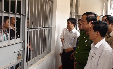 Nhà tạm giữ thuộc công an huyện khó tránh được những vi phạm