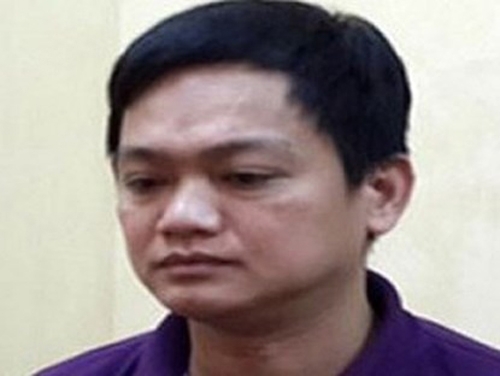 Khởi tố vụ án trả chủ nợ 3 nhát dao vì bị ném chất bẩn