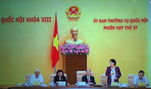 Đề xuất bỏ thu phí lòng đường, hè phố