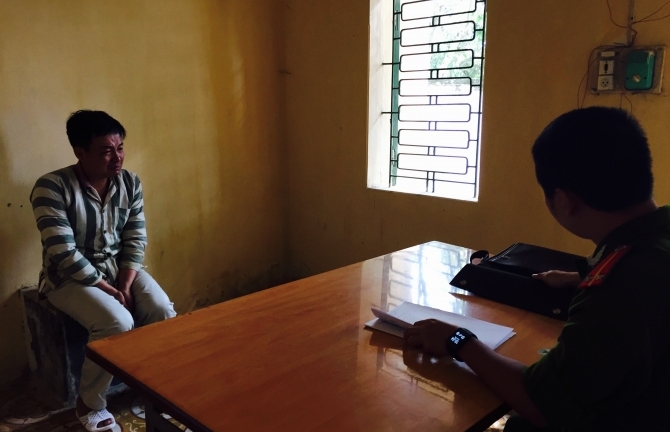 Nước mắt muộn màng của thanh tra kho bạc đấm vỡ tim vợ vì... váy ngắn