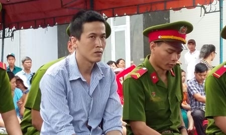 Lấy trộm gần 1 tỷ của chủ nhà rồi điện thoại