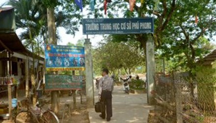 Nam sinh lớp 9 bị đâm chết trước cổng trường sau giờ tan học