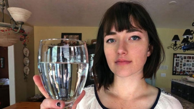 Bệnh lạ: Cô gái bị dị ứng với nước mắt của chính mình