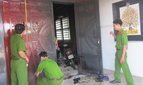 Nghi án đốt nhà làm đôi vợ chồng suýt bị thiêu sống