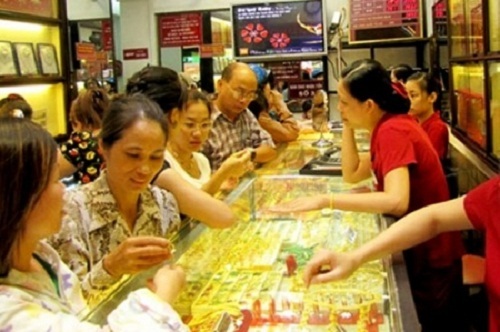 Giá vàng hôm nay 12/4: Giá vàng SJC trong nước giữ giá