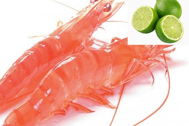 Sự thực về thông tin ăn tôm với chanh gây chết người