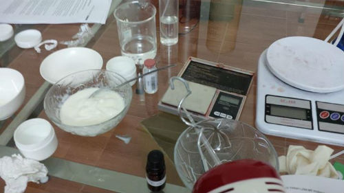 Phạt người buôn bán mỹ phẩm tự chế qua mạng thế nào?