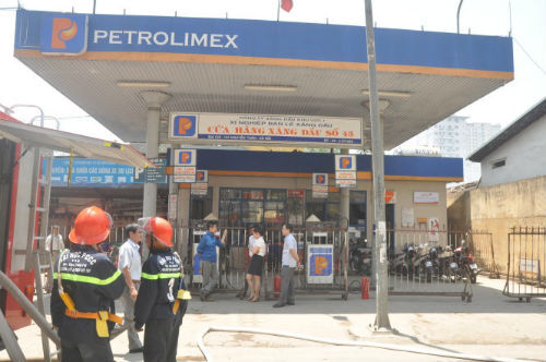 Hà Nội: Cháy lớn gần kho xăng trên đường Nguyễn Tuân