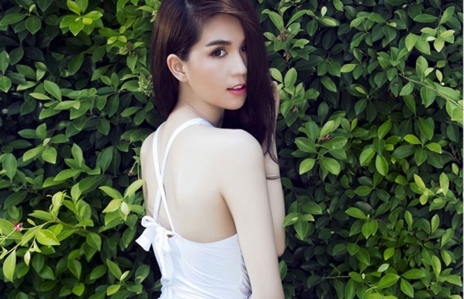 Ngọc Trinh bất ngờ nhận giải Nữ hoàng bikini ở Hàn Quốc