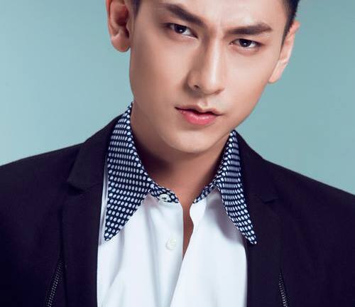 Isaac bỏ The Remix giữa chừng để chạy sô riêng