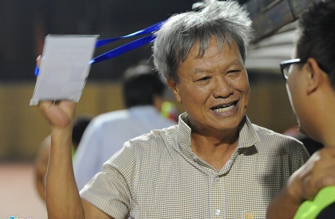 Phản ứng trọng tài kịch liệt, ông Hải 'lơ' hứng