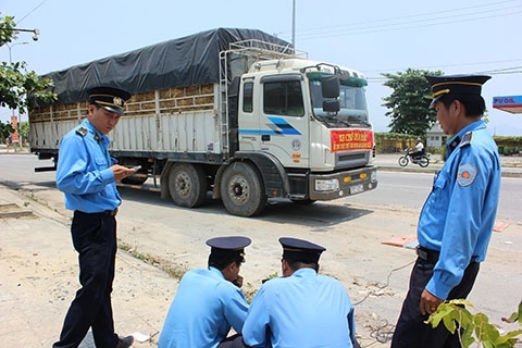 Phạt lái xe chở dưa hấu từ thiện 17 triệu đồng