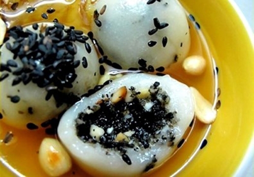 Cách làm bánh trôi nhân vừng đen thơm ngon