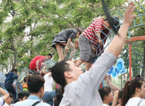 Công viên Hồ Tây cáo lỗi du khách sau sự cố người dân 