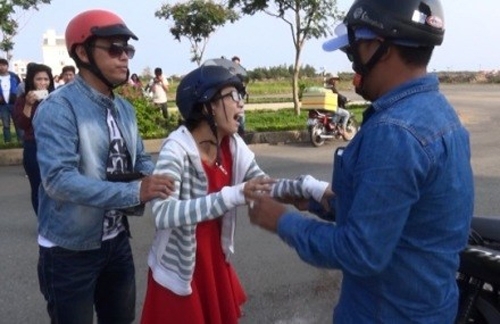 Clip cầu hôn như phim hình sự ở TP. HCM gây sốt