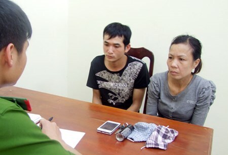 “Nữ quái” rủ người tình trẻ kém 22 tuổi đi cướp