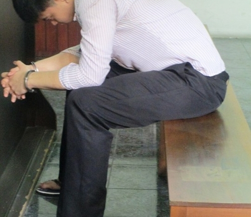 Mang dao đi chém người, 4 anh em bị chém nhập viện