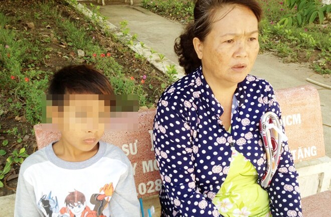 Khổ cực người mẹ nghèo mượn 40.000 đồng đi kháng cáo cho con