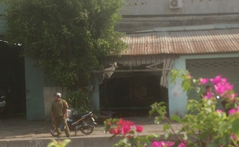 Nổ lớn trước cửa nhà, nữ chủ quán cà phê nguy kịch