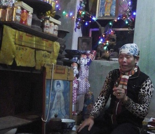 Thầy bói kiêm cho vay nặng lãi, dọa nạt cả... “đệ tử ruột”