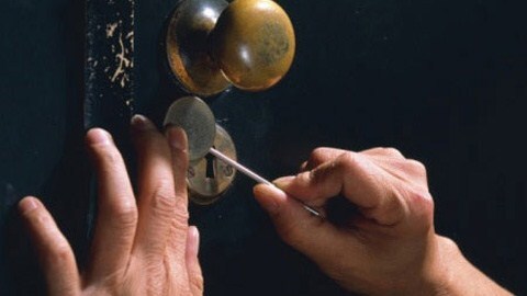 Tên “đạo chích” liên tiếp phẫu thuật thẩm mỹ để hành nghề