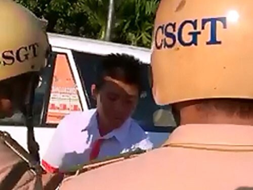 Làm rõ vụ CSGT giật điện thoại của tài xế taxi