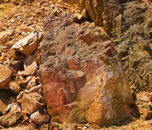 Xôn xao thông tin thương lái Trung Quốc săn lùng đá lạ