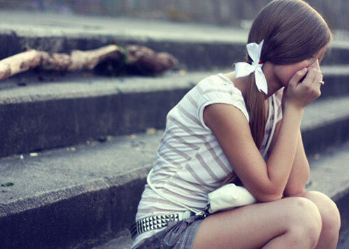 Sốc khi sau lưng em bị bạn trai chê “xấu hoắc”