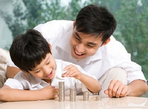 Gửi tiết kiệm cho con và mua bảo hiểm cho con, cái nào tốt hơn?