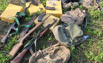 Công an đấu súng với 28 đối tượng, thu 160 bánh heroin